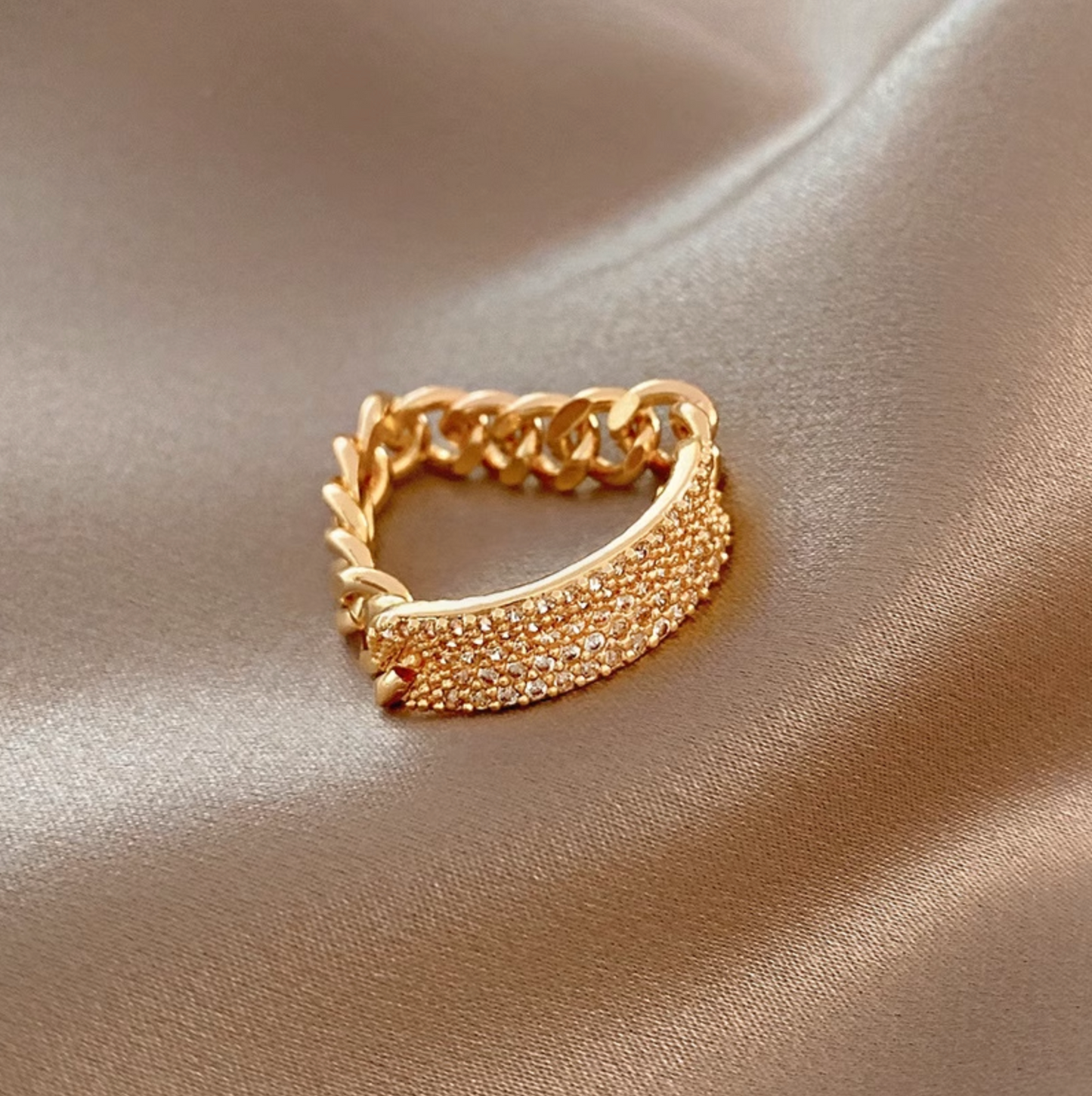 Upglam gleam chain ring