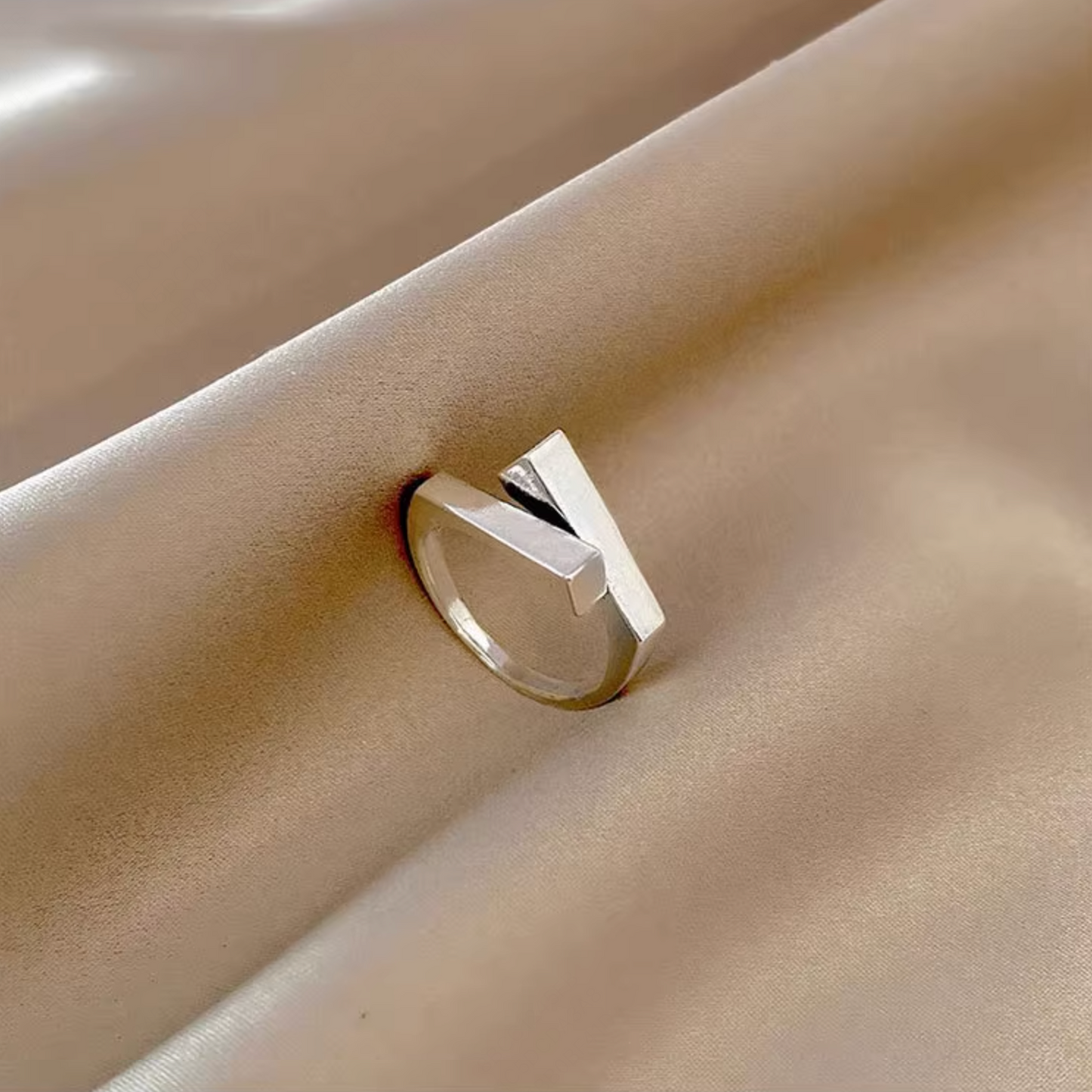 Upglam effortless rectangle gleam ring